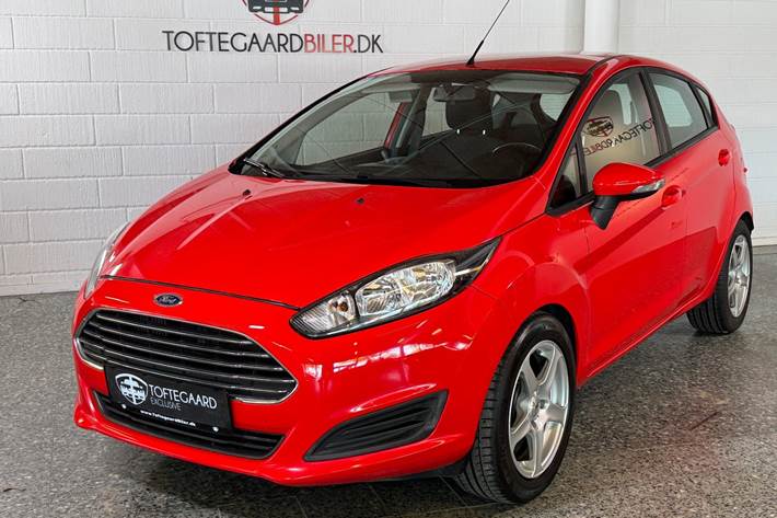 Rød Ford Fiesta fra 2015