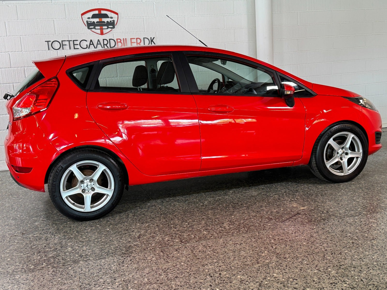 Rød Ford Fiesta fra 2015