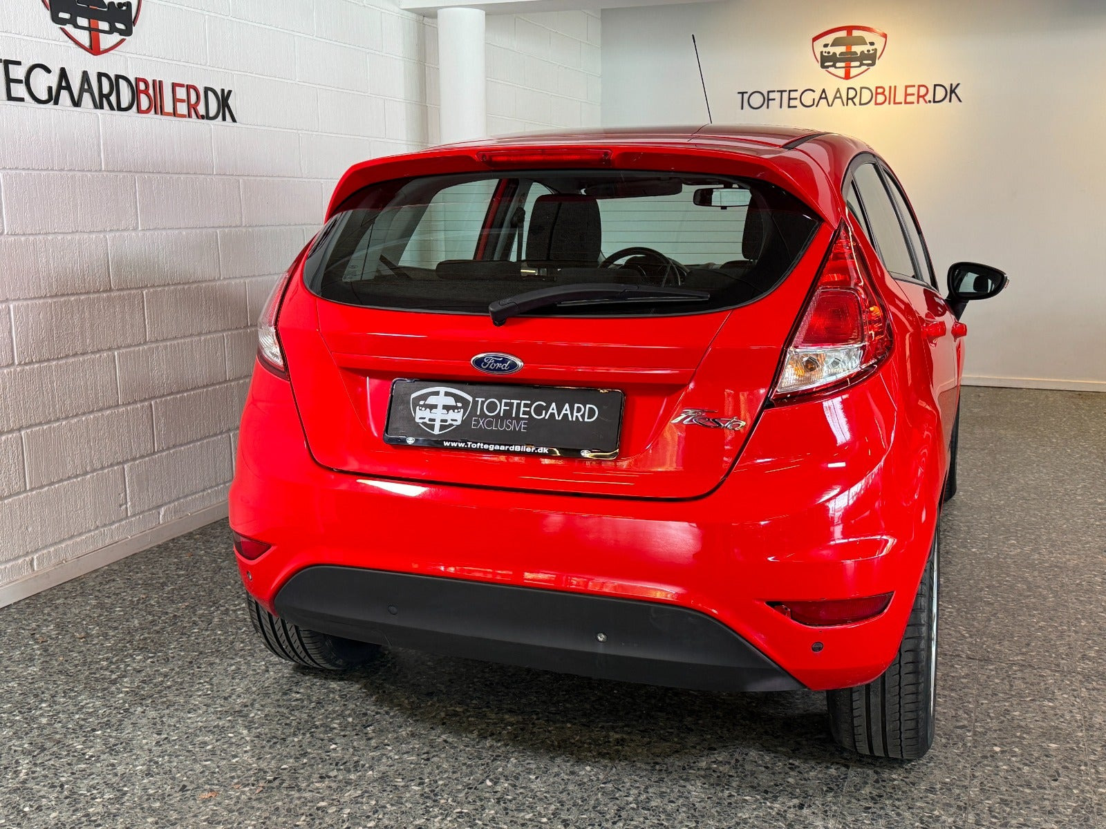 Rød Ford Fiesta fra 2015
