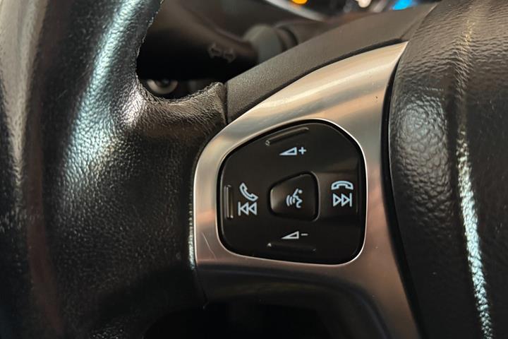 Rød Ford Fiesta fra 2015