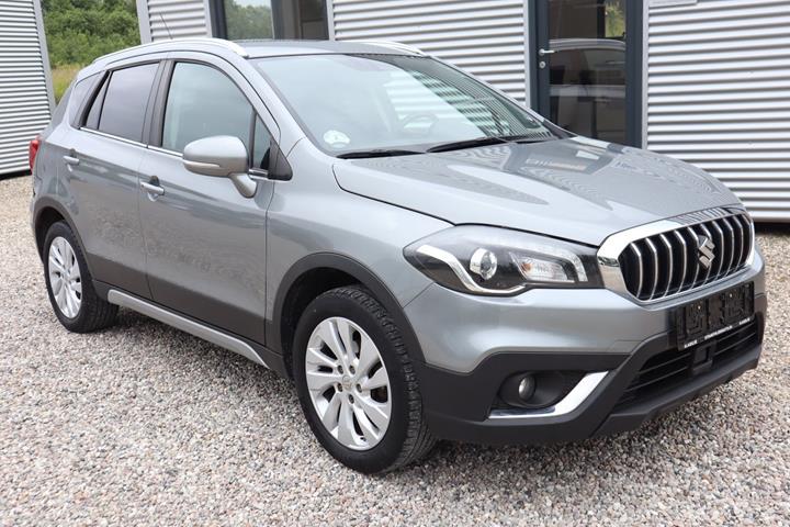 Grå Suzuki S-Cross fra 2020 set udefra