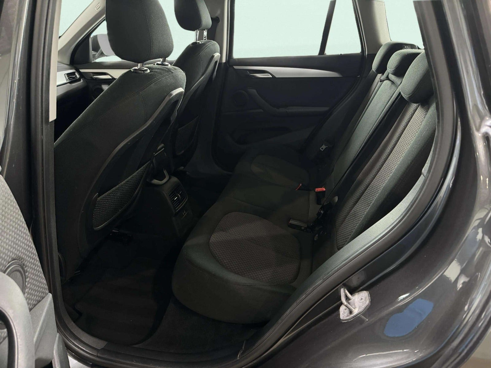 Grå BMW X1 fra 2019
