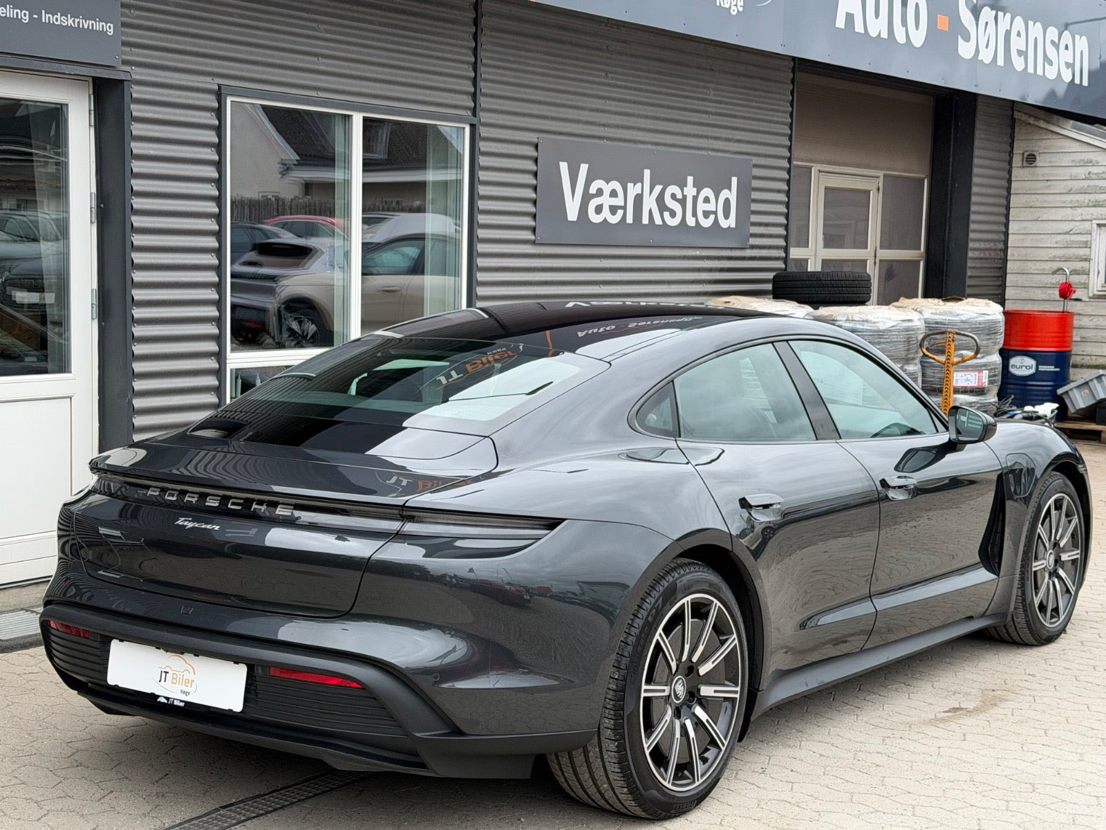 Grå Porsche Taycan fra 2022