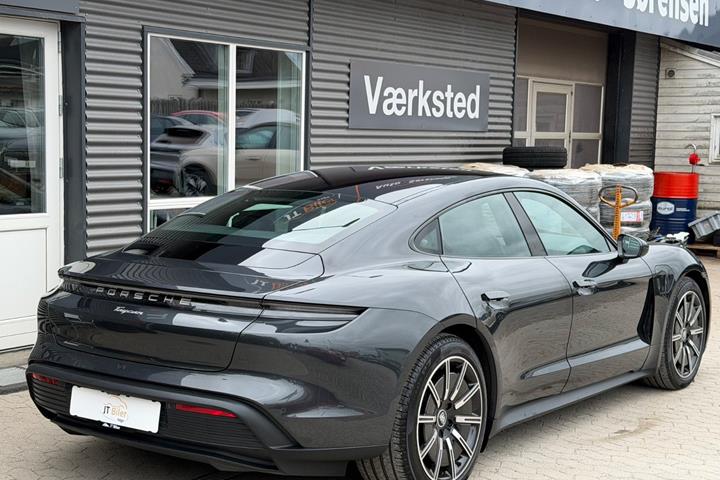 Grå Porsche Taycan fra 2022