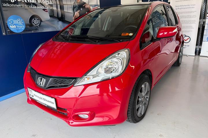 Rød Honda Jazz fra 2011