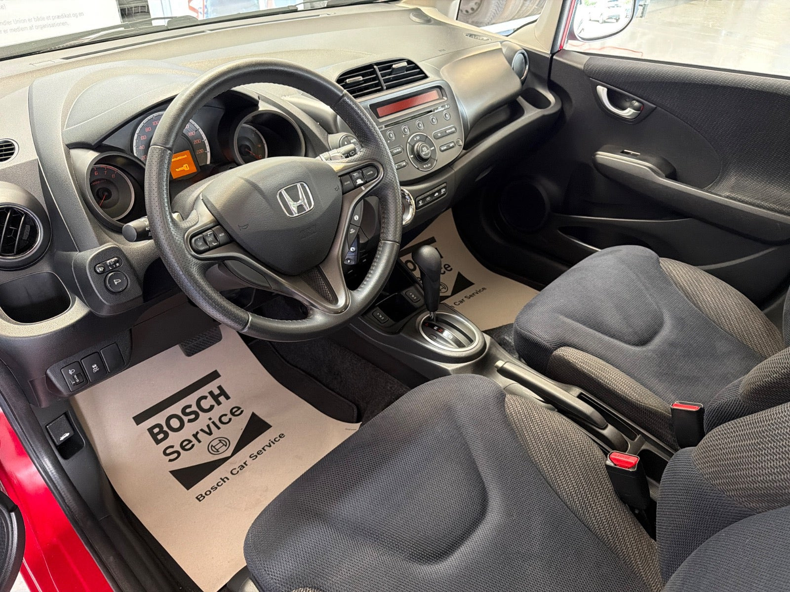 Rød Honda Jazz fra 2011