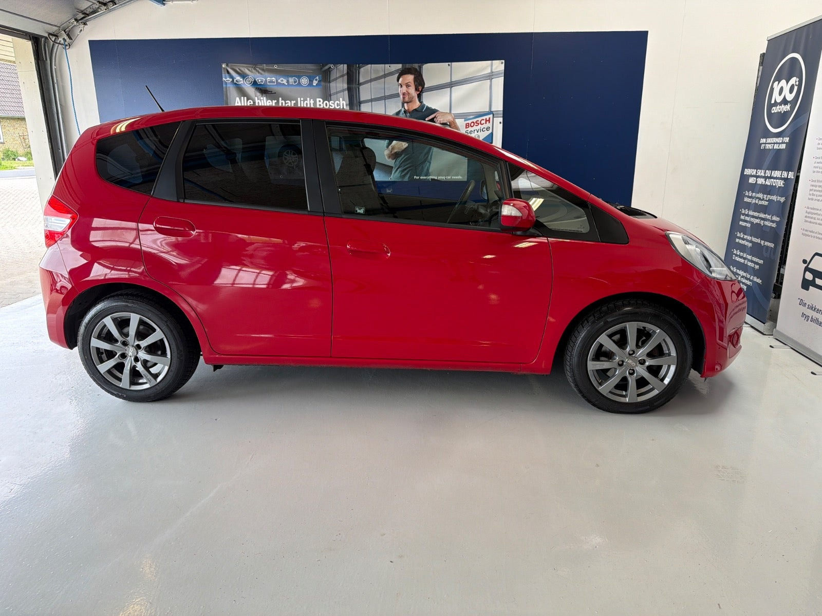 Rød Honda Jazz fra 2011