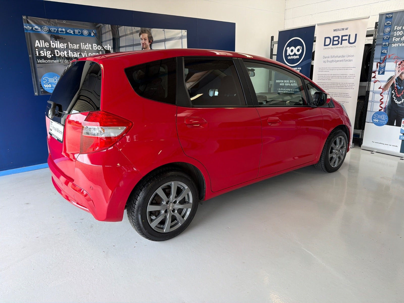 Rød Honda Jazz fra 2011