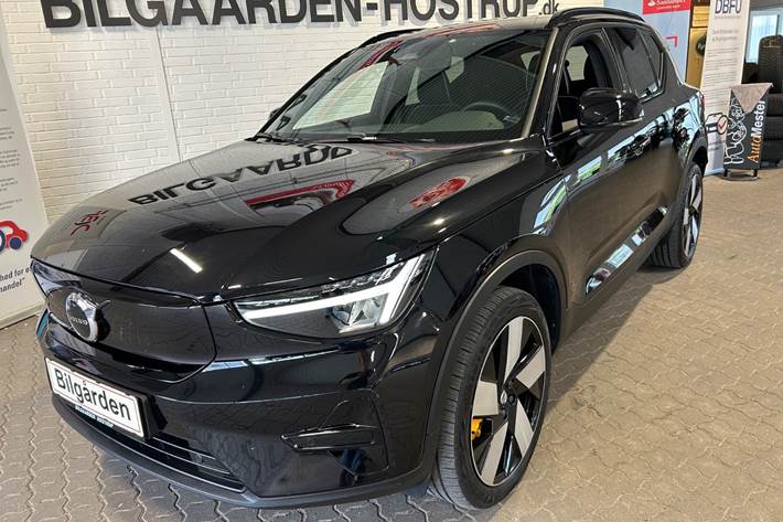 Sort Volvo XC40 fra 2023 set udefra