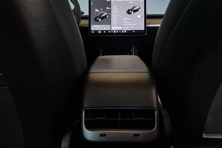 Sort Tesla Model 3 fra 2020