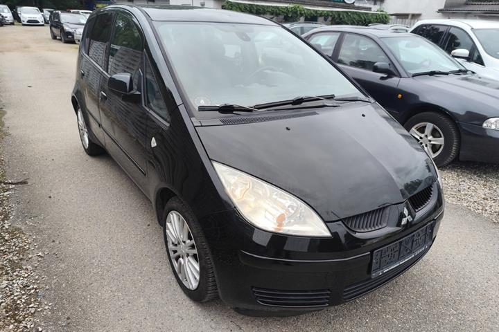 undefined Mitsubishi Colt fra 2006 set udefra