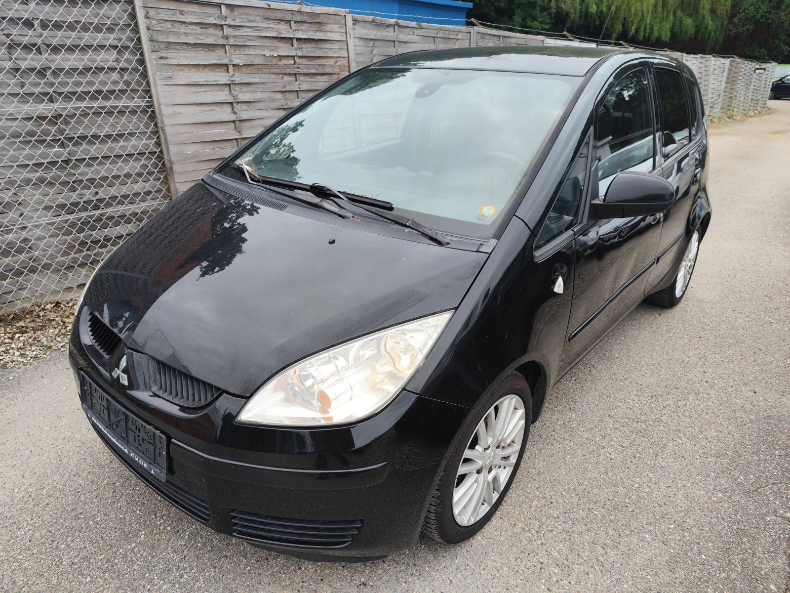 undefined Mitsubishi Colt fra 2006 set udefra
