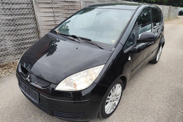 undefined Mitsubishi Colt fra 2006 set udefra