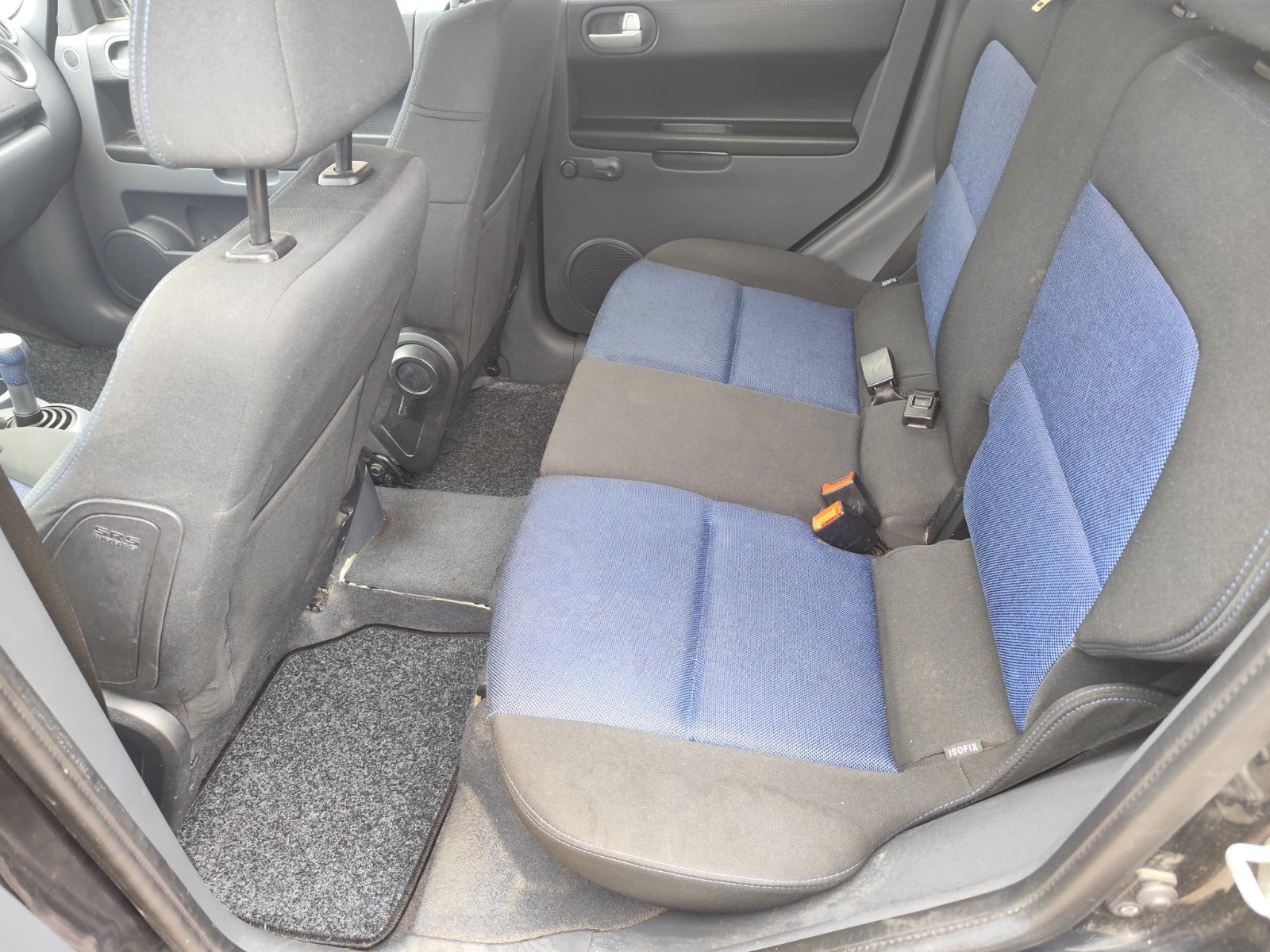 undefined Mitsubishi Colt fra 2006 set indefra
