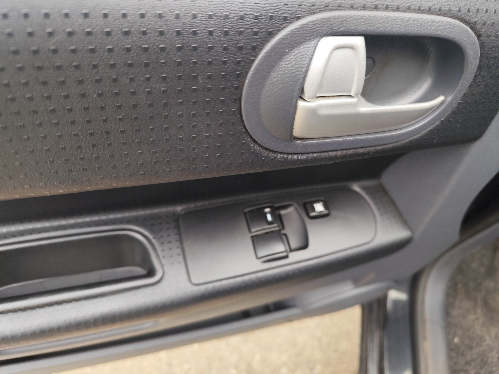 undefined Mitsubishi Colt fra 2006 set indefra