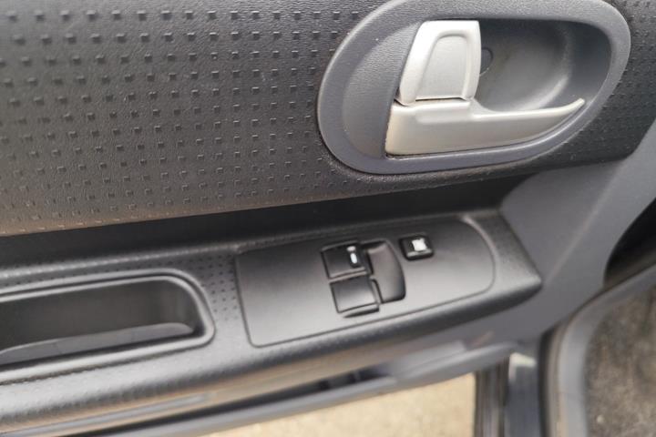 undefined Mitsubishi Colt fra 2006 set indefra