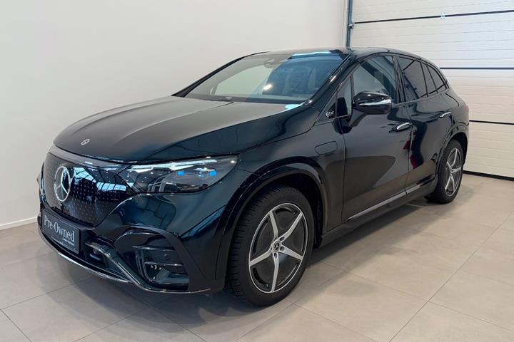 Grøn Mercedes EQE350 SUV fra 2025 set udefra