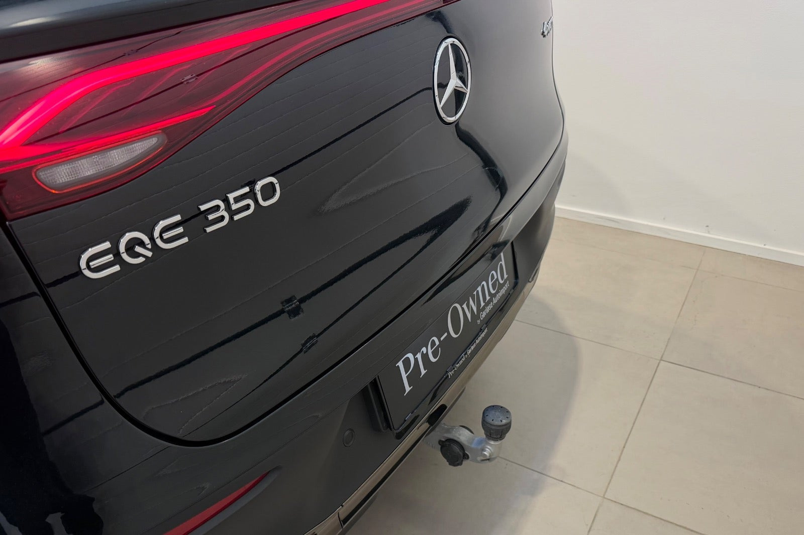 Grøn Mercedes EQE350 SUV fra 2025