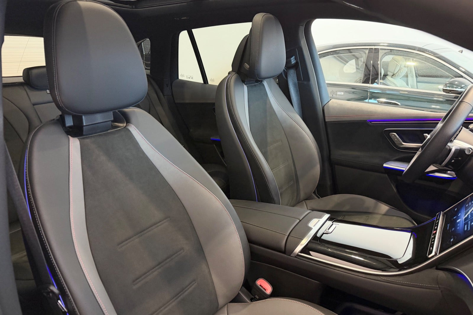 Grøn Mercedes EQE350 SUV fra 2025