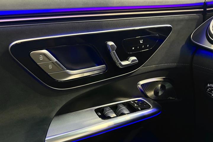 Grøn Mercedes EQE350 SUV fra 2025