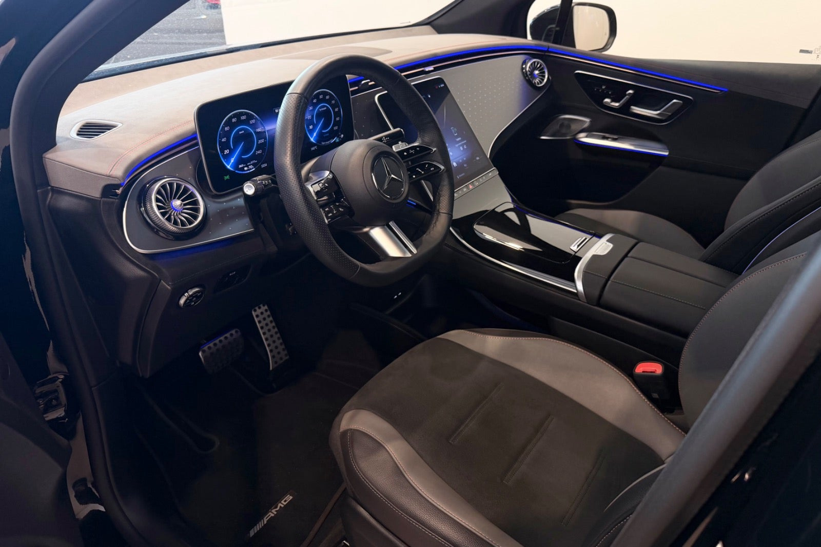 Grøn Mercedes EQE350 SUV fra 2025