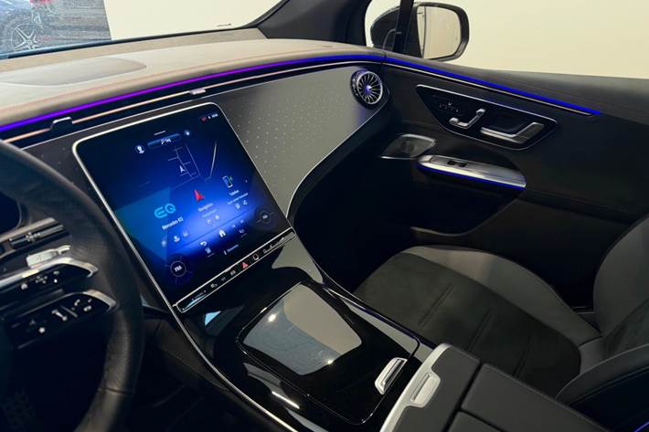 Grøn Mercedes EQE350 SUV fra 2025