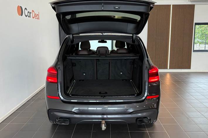 Grå BMW X3 fra 2017