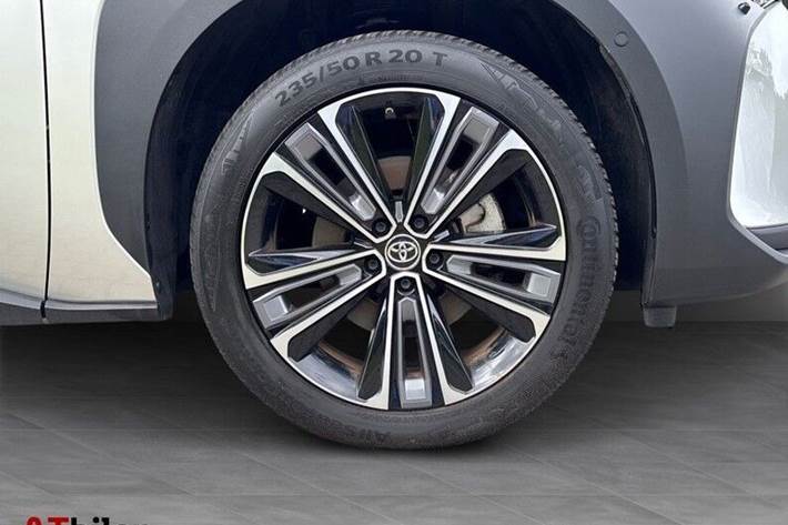 Sølv Toyota BZ4X fra 2025