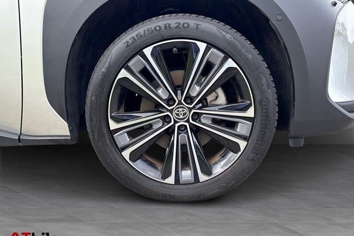 Sølv Toyota BZ4X fra 2025