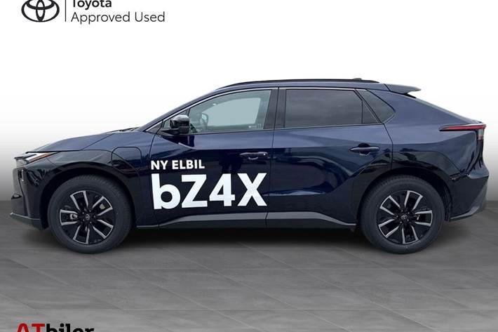 Blå Toyota BZ4X fra 2026
