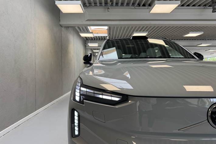 Grå Volvo EX90 fra 2026