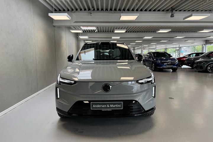 Grå Volvo EX90 fra 2026