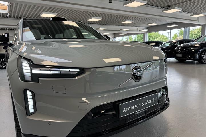 Grå Volvo EX90 fra 2026