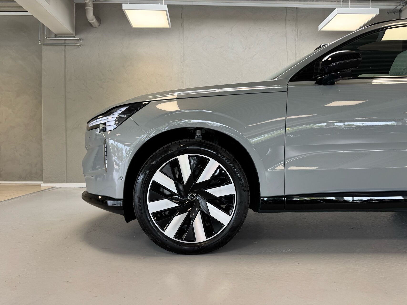 Grå Volvo EX90 fra 2026