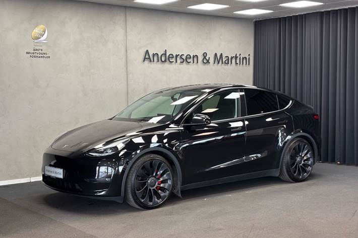 Sort Tesla Model Y fra 2023