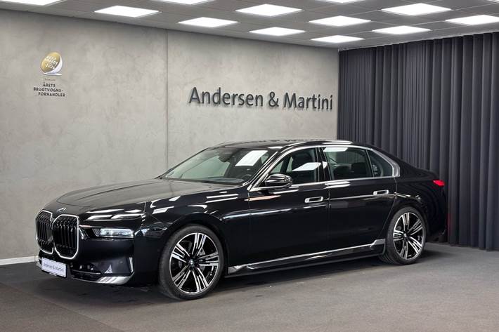Sort BMW i7 fra 2023