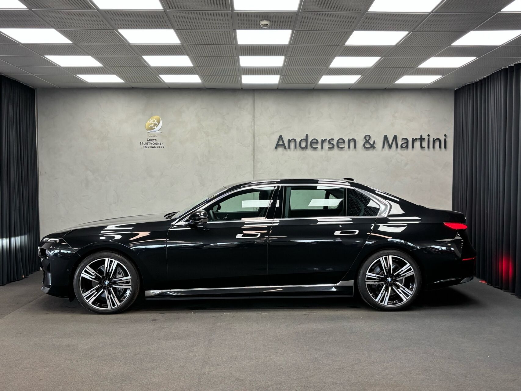 Sort BMW i7 fra 2023
