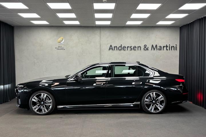 Sort BMW i7 fra 2023