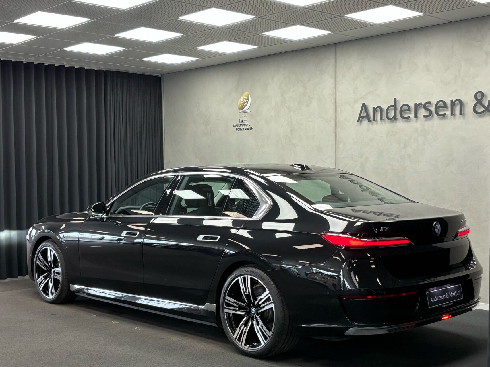 Sort BMW i7 fra 2023