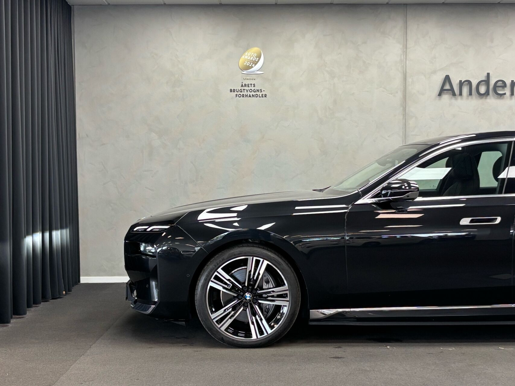 Sort BMW i7 fra 2023