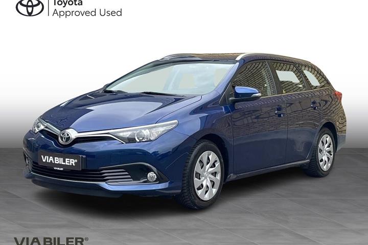 Blå Toyota Auris fra 2017 set udefra