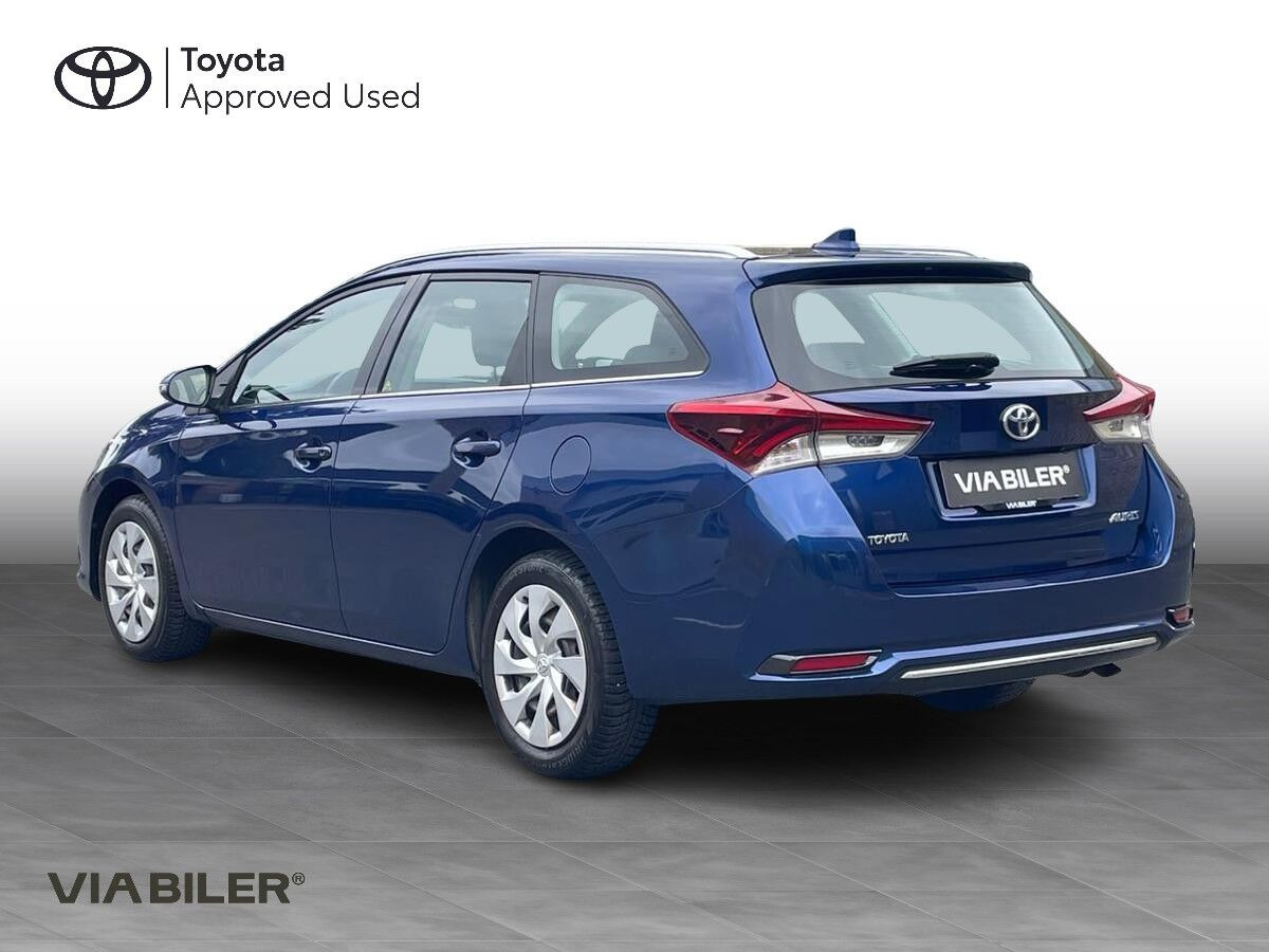 Blå Toyota Auris fra 2017