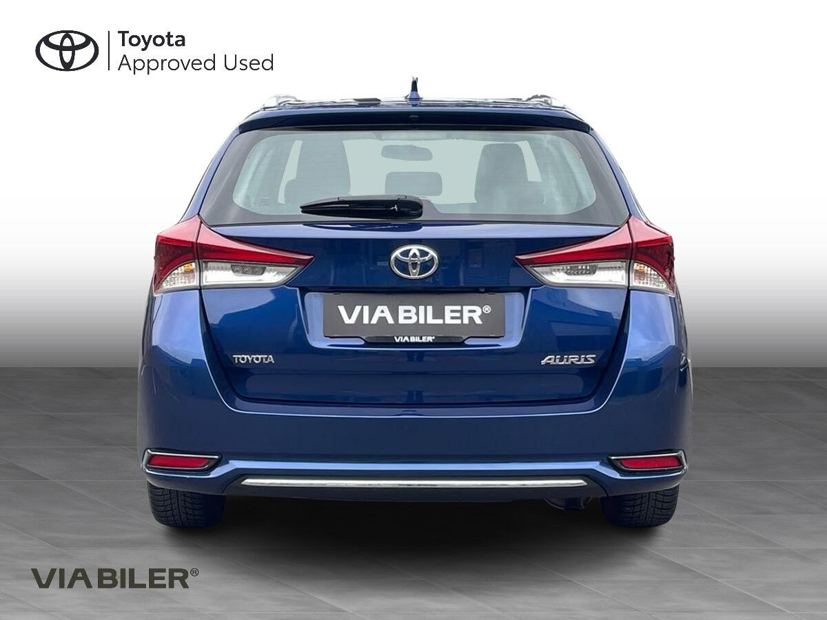 Blå Toyota Auris fra 2017