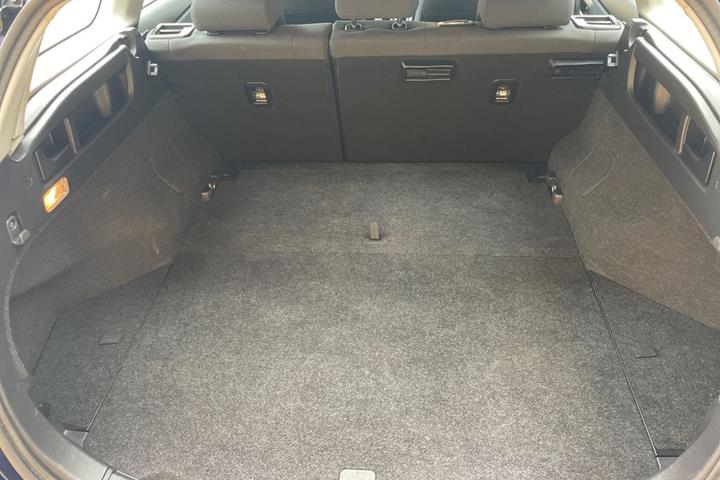 Blå Toyota Auris fra 2017