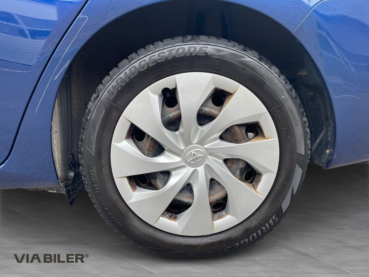 Blå Toyota Auris fra 2017