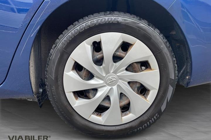 Blå Toyota Auris fra 2017
