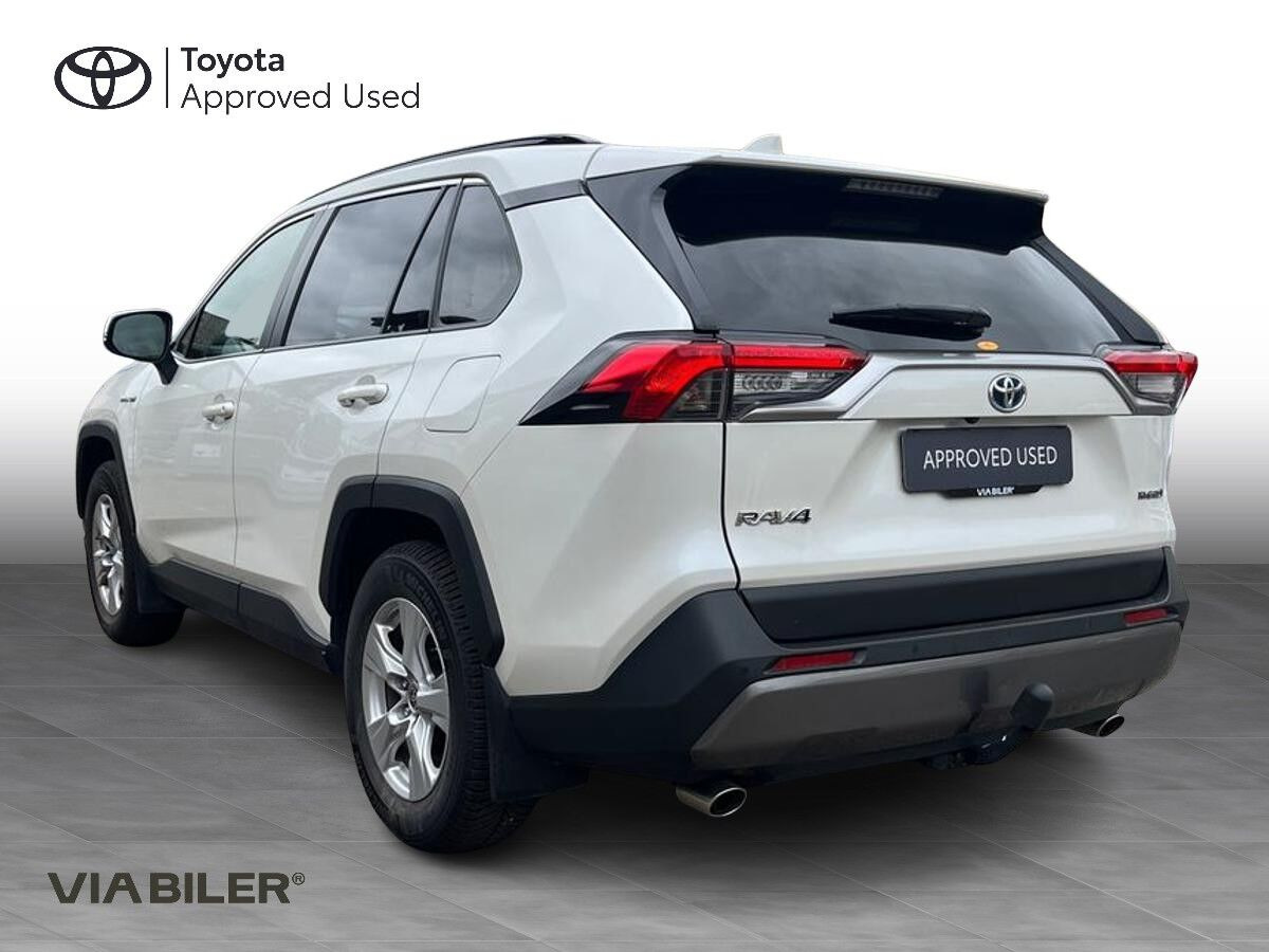 Hvid Toyota RAV4 fra 2020