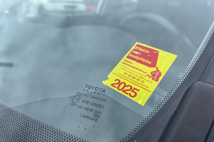 Hvid Toyota RAV4 fra 2020