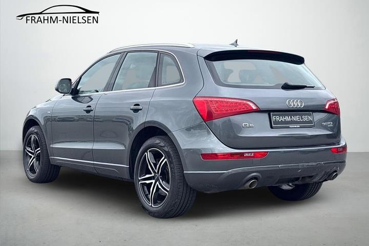 Grå Audi Q5 fra 2012