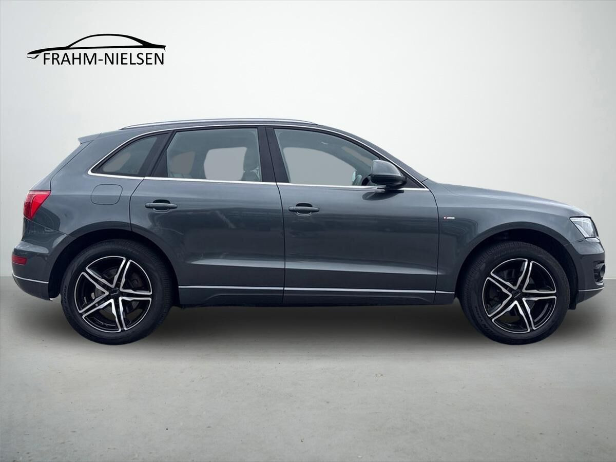 Grå Audi Q5 fra 2012